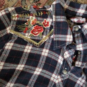 Navy and red Western flannel long sleeve embroidered flowers Cowgirl Shirt L